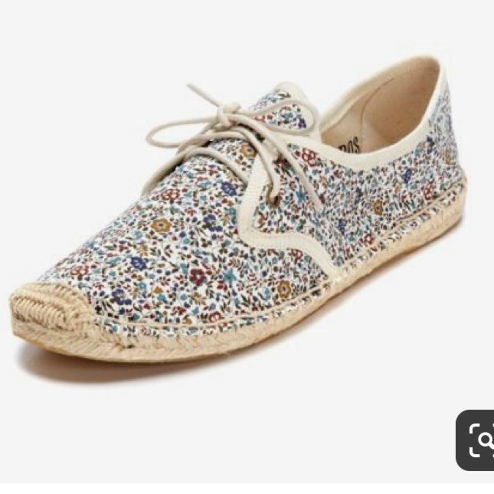 NWT Soludos size 39